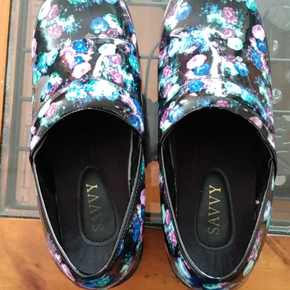 Nursing shoes